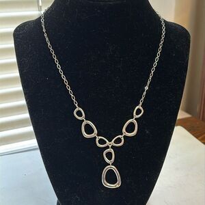 Women’s Silver tone interlocking oval shaped fashion collar necklace 16”